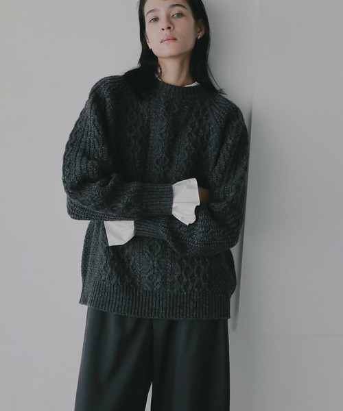 MANOF(マノフ)の「WAIST RIB CABLE KNIT(ニット/セーター・レディース・アイボリー/ブルー/チャコールグレー・F)」の15枚目の写真