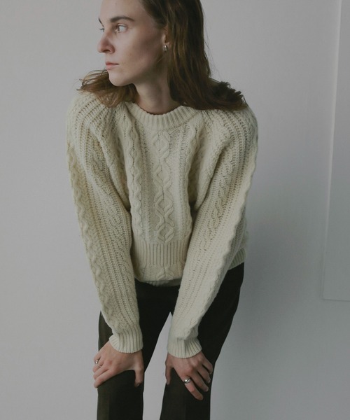 MANOF(マノフ)の「WAIST RIB CABLE KNIT(ニット/セーター・レディース・アイボリー/ブルー/チャコールグレー・F)」の5枚目の写真