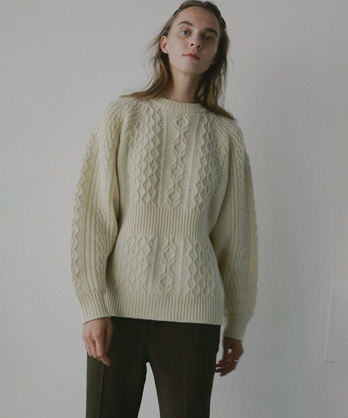 MANOF(マノフ)の「WAIST RIB CABLE KNIT(ニット/セーター・レディース・アイボリー/ブルー/チャコールグレー・F)」の8枚目の写真