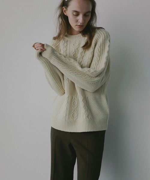 MANOF(マノフ)の「WAIST RIB CABLE KNIT(ニット/セーター・レディース・アイボリー/ブルー/チャコールグレー・F)」の6枚目の写真