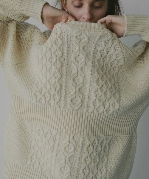 MANOF(マノフ)の「WAIST RIB CABLE KNIT(ニット/セーター・レディース・アイボリー/ブルー/チャコールグレー・F)」の12枚目の写真