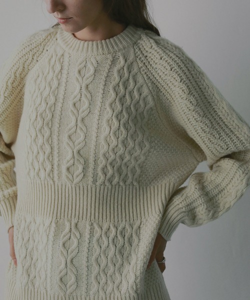 MANOF(マノフ)の「WAIST RIB CABLE KNIT(ニット/セーター・レディース・アイボリー/ブルー/チャコールグレー・F)」の13枚目の写真