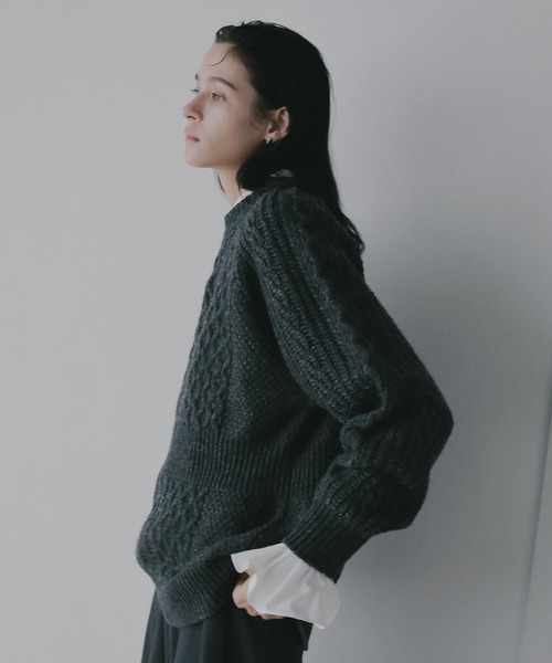 MANOF(マノフ)の「WAIST RIB CABLE KNIT(ニット/セーター・レディース・アイボリー/ブルー/チャコールグレー・F)」の19枚目の写真