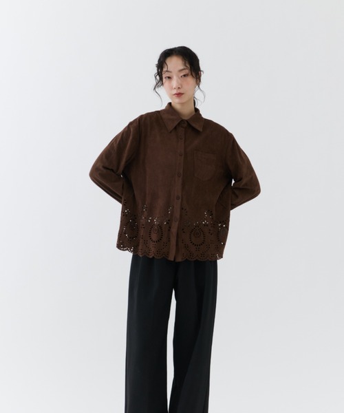 NUJOH(ヌゾ)の「Suede Lace Shirt Blouse / スエードレースシャツブラウス(シャツ/ブラウス・レディース・ダークブラウン/ダークベージュ・FREE)」の14枚目の写真