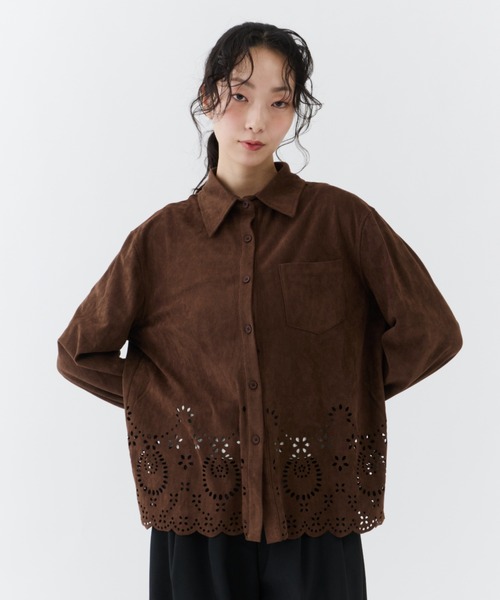NUJOH(ヌゾ)の「Suede Lace Shirt Blouse / スエードレースシャツブラウス(シャツ/ブラウス・レディース・ダークブラウン/ダークベージュ・FREE)」の3枚目の写真