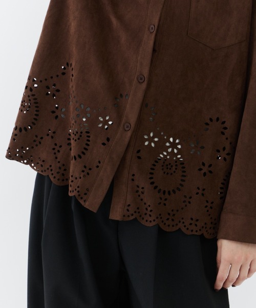 NUJOH(ヌゾ)の「Suede Lace Shirt Blouse / スエードレースシャツブラウス(シャツ/ブラウス・レディース・ダークブラウン/ダークベージュ・FREE)」の7枚目の写真