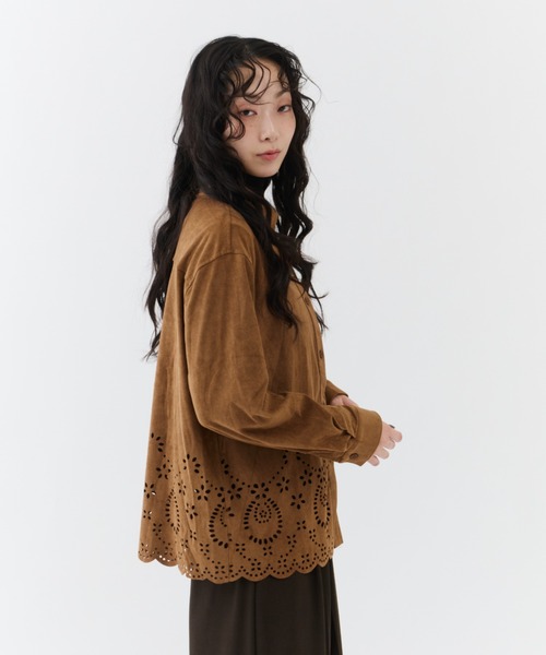 NUJOH(ヌゾ)の「Suede Lace Shirt Blouse / スエードレースシャツブラウス(シャツ/ブラウス・レディース・ダークブラウン/ダークベージュ・FREE)」の10枚目の写真