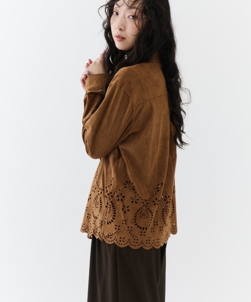 NUJOH(ヌゾ)の「Suede Lace Shirt Blouse / スエードレースシャツブラウス(シャツ/ブラウス・レディース・ダークブラウン/ダークベージュ・FREE)」の11枚目の写真