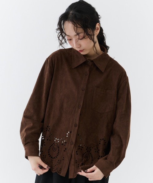 NUJOH(ヌゾ)の「Suede Lace Shirt Blouse / スエードレースシャツブラウス(シャツ/ブラウス・レディース・ダークブラウン/ダークベージュ・FREE)」の5枚目の写真