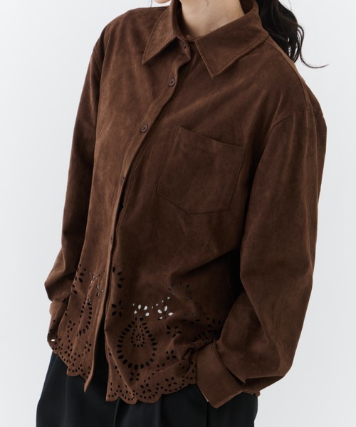 NUJOH(ヌゾ)の「Suede Lace Shirt Blouse / スエードレースシャツブラウス(シャツ/ブラウス・レディース・ダークブラウン/ダークベージュ・FREE)」の6枚目の写真