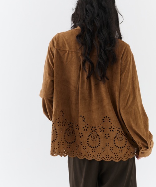 NUJOH(ヌゾ)の「Suede Lace Shirt Blouse / スエードレースシャツブラウス(シャツ/ブラウス・レディース・ダークブラウン/ダークベージュ・FREE)」の12枚目の写真