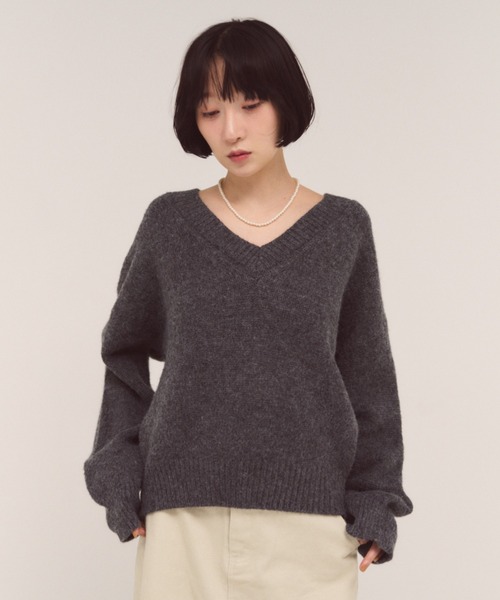 FMiBL（ファミル）の「コージーVネックニット（ニット/セーター・レディース・ブラック/オフホワイト/グレー・FREE）」の3枚目の写真