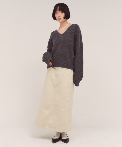 FMiBL（ファミル）の「コージーVネックニット（ニット/セーター・レディース・ブラック/オフホワイト/グレー・FREE）」の8枚目の写真