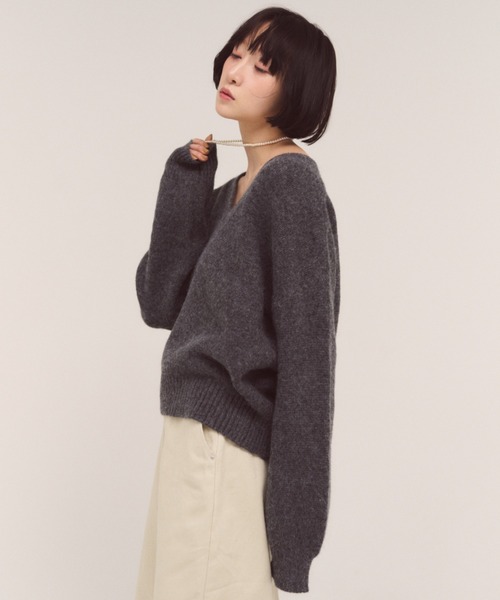 FMiBL（ファミル）の「コージーVネックニット（ニット/セーター・レディース・ブラック/オフホワイト/グレー・FREE）」の9枚目の写真