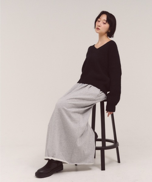 FMiBL（ファミル）の「コージーVネックニット（ニット/セーター・レディース・ブラック/オフホワイト/グレー・FREE）」の6枚目の写真