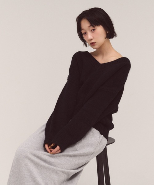 FMiBL（ファミル）の「コージーVネックニット（ニット/セーター・レディース・ブラック/オフホワイト/グレー・FREE）」の15枚目の写真