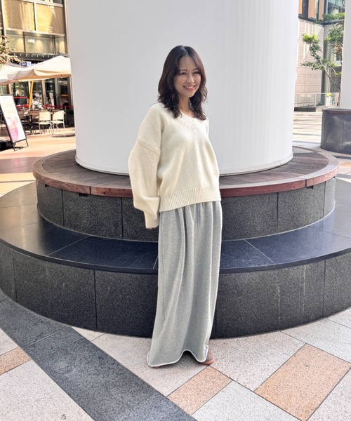 FMiBL（ファミル）の「コージーVネックニット（ニット/セーター・レディース・ブラック/オフホワイト/グレー・FREE）」の22枚目の写真