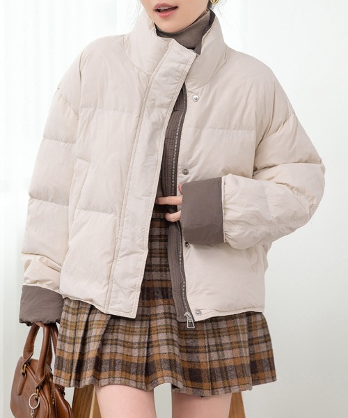 DAY CLOSET（デイ クローゼット）の「【ドロスト調節可/2WAY/ハイネックで首まであったか】旬のバイカラー配色。長袖ボリュームダウンジャケット レディース（ダウンジャケット/コート・レディース・アイボリー/ブラック・S/M）」の18枚目の写真