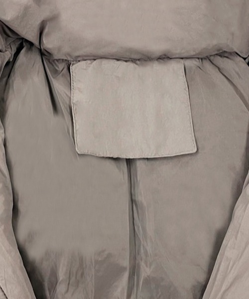 DAY CLOSET（デイ クローゼット）の「【ドロスト調節可/2WAY/ハイネックで首まであったか】旬のバイカラー配色。長袖ボリュームダウンジャケット レディース（ダウンジャケット/コート・レディース・アイボリー/ブラック・S/M）」の9枚目の写真