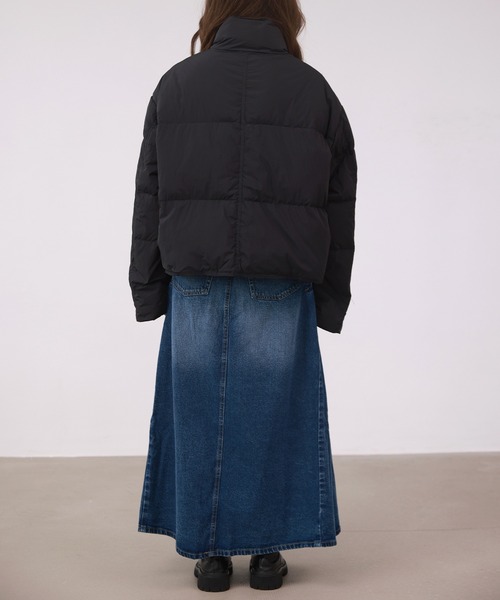 DAY CLOSET（デイ クローゼット）の「【ドロスト調節可/2WAY/ハイネックで首まであったか】旬のバイカラー配色。長袖ボリュームダウンジャケット レディース（ダウンジャケット/コート・レディース・アイボリー/ブラック・S/M）」の15枚目の写真