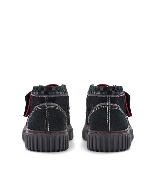 Clarks(クラークス)の「Clarks Torhill Hi x StrangerThings(クラークス トーヒルハイ x ストレンジャーシングス)(スニーカー・メンズ・ブラック・21cm/21.5cm/22cm/22.5cm/23cm/23.5cm/25cm/25.5cm/27.5cm/28.5cm/28cm/24cm/26.5cm/24.5cm)」の3枚目の写真
