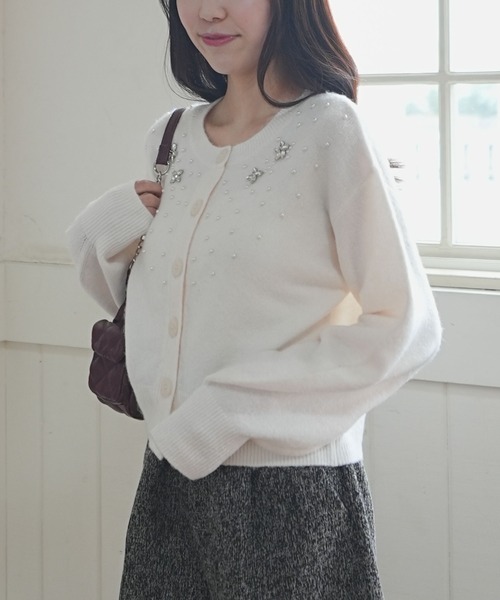 archives（アルシーヴ）の「ビジューニットカーディガン（カーディガン/ボレロ・レディース・アイボリー/ブラック/グレー・MEDIUM）」の6枚目の写真