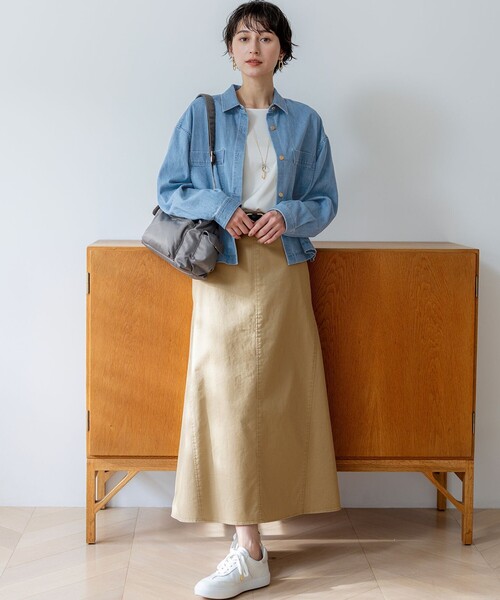 23区 L(ニジュウサンクオオキイサイズ)の「カフスボタン サテンTEEブラウス(シャツ/ブラウス・レディース・ベージュ系/アイボリー系・44/46/48)」の19枚目の写真