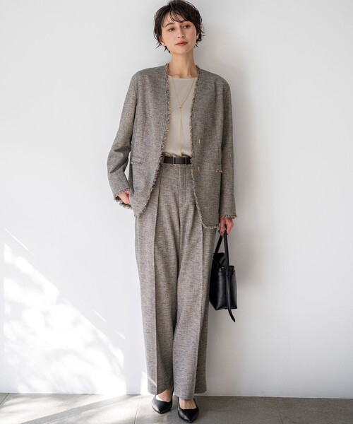 23区 L(ニジュウサンクオオキイサイズ)の「カフスボタン サテンTEEブラウス(シャツ/ブラウス・レディース・ベージュ系/アイボリー系・44/46/48)」の4枚目の写真