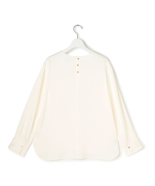 23区 L(ニジュウサンクオオキイサイズ)の「カフスボタン サテンTEEブラウス(シャツ/ブラウス・レディース・ベージュ系/アイボリー系・44/46/48)」の10枚目の写真