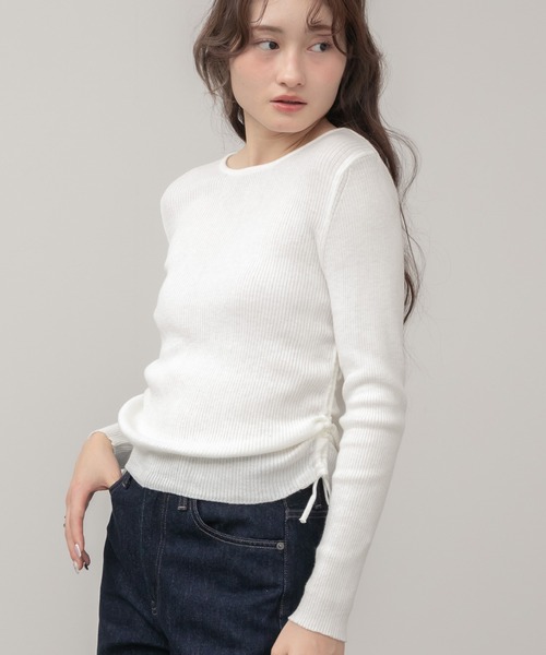 HEILIS（ヘイリス）の「サイドリボンニットトップス / アイボリー ブラック ベージュ 肌見せ ヘルシー ニット ドロスト トップス 長袖  変形 ノームコア 韓国 シンプル 無地 カジュアル 春服 秋服 冬服（ニット/セーター・レディース・ベージュ/アイボリー/ブラック・FREE）」の2枚目の写真