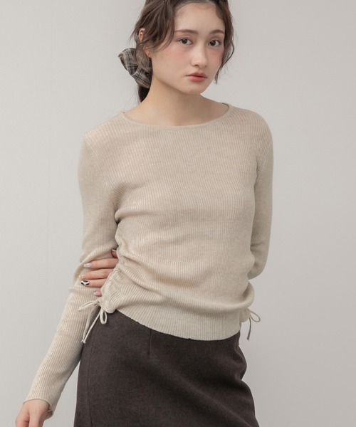 HEILIS（ヘイリス）の「サイドリボンニットトップス / アイボリー ブラック ベージュ 肌見せ ヘルシー ニット ドロスト トップス 長袖  変形 ノームコア 韓国 シンプル 無地 カジュアル 春服 秋服 冬服（ニット/セーター・レディース・ベージュ/アイボリー/ブラック・FREE）」の4枚目の写真