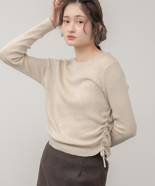 HEILIS（ヘイリス）の「サイドリボンニットトップス / アイボリー ブラック ベージュ 肌見せ ヘルシー ニット ドロスト トップス 長袖  変形 ノームコア 韓国 シンプル 無地 カジュアル 春服 秋服 冬服（ニット/セーター・レディース・ベージュ/アイボリー/ブラック・FREE）」の5枚目の写真