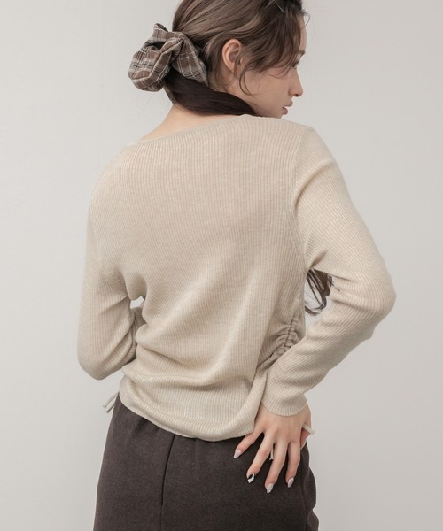 HEILIS（ヘイリス）の「サイドリボンニットトップス / アイボリー ブラック ベージュ 肌見せ ヘルシー ニット ドロスト トップス 長袖  変形 ノームコア 韓国 シンプル 無地 カジュアル 春服 秋服 冬服（ニット/セーター・レディース・ベージュ/アイボリー/ブラック・FREE）」の7枚目の写真