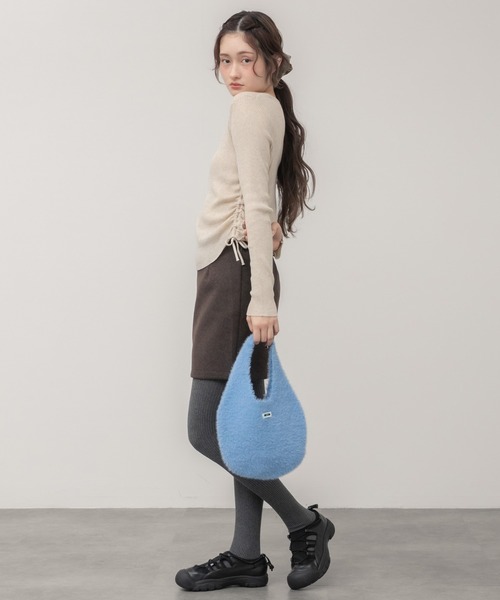 HEILIS（ヘイリス）の「サイドリボンニットトップス / アイボリー ブラック ベージュ 肌見せ ヘルシー ニット ドロスト トップス 長袖  変形 ノームコア 韓国 シンプル 無地 カジュアル 春服 秋服 冬服（ニット/セーター・レディース・ベージュ/アイボリー/ブラック・FREE）」の9枚目の写真