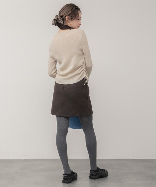 HEILIS（ヘイリス）の「サイドリボンニットトップス / アイボリー ブラック ベージュ 肌見せ ヘルシー ニット ドロスト トップス 長袖  変形 ノームコア 韓国 シンプル 無地 カジュアル 春服 秋服 冬服（ニット/セーター・レディース・ベージュ/アイボリー/ブラック・FREE）」の10枚目の写真