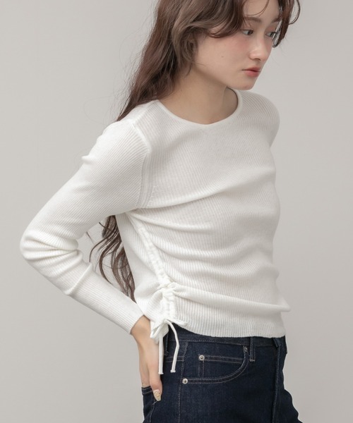 HEILIS（ヘイリス）の「サイドリボンニットトップス / アイボリー ブラック ベージュ 肌見せ ヘルシー ニット ドロスト トップス 長袖  変形 ノームコア 韓国 シンプル 無地 カジュアル 春服 秋服 冬服（ニット/セーター・レディース・ベージュ/アイボリー/ブラック・FREE）」の12枚目の写真