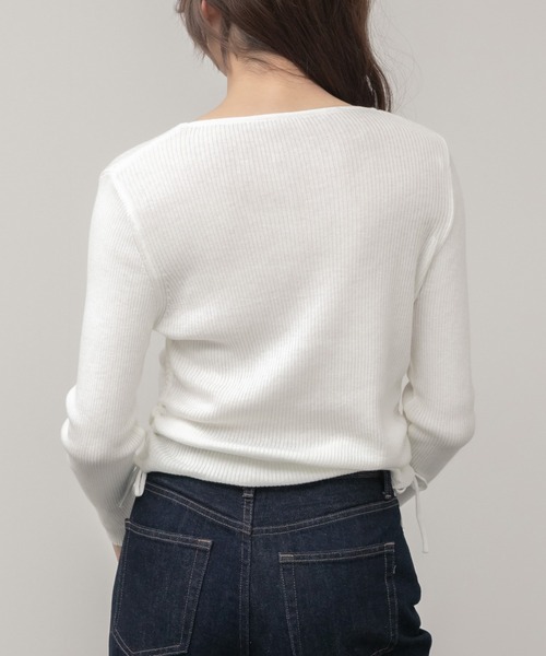 HEILIS（ヘイリス）の「サイドリボンニットトップス / アイボリー ブラック ベージュ 肌見せ ヘルシー ニット ドロスト トップス 長袖  変形 ノームコア 韓国 シンプル 無地 カジュアル 春服 秋服 冬服（ニット/セーター・レディース・ベージュ/アイボリー/ブラック・FREE）」の14枚目の写真