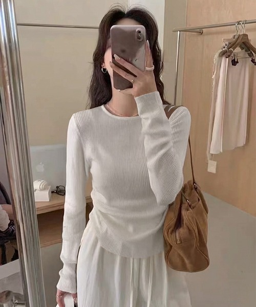 HEILIS（ヘイリス）の「サイドリボンニットトップス / アイボリー ブラック ベージュ 肌見せ ヘルシー ニット ドロスト トップス 長袖  変形 ノームコア 韓国 シンプル 無地 カジュアル 春服 秋服 冬服（ニット/セーター・レディース・ベージュ/アイボリー/ブラック・FREE）」の21枚目の写真