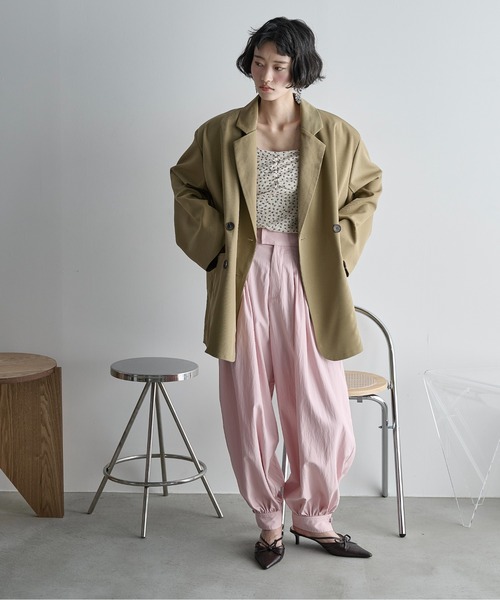 THE YOn（ザヨン）の「タックデザインバルーンカラーパンツ（その他パンツ・レディース・ライム/ピンク/グレイッシュベージュ・FREE）」の6枚目の写真