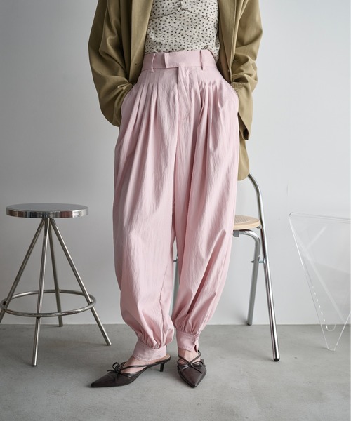 THE YOn（ザヨン）の「タックデザインバルーンカラーパンツ（その他パンツ・レディース・ライム/ピンク/グレイッシュベージュ・FREE）」の9枚目の写真