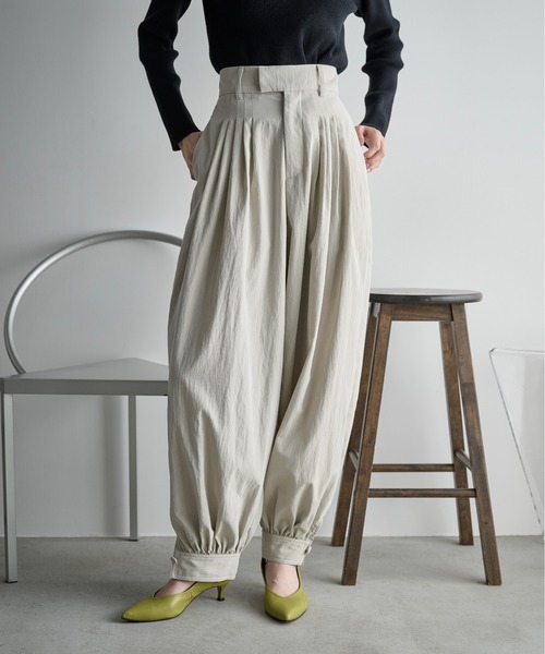 THE YOn（ザヨン）の「タックデザインバルーンカラーパンツ（その他パンツ・レディース・ライム/ピンク/グレイッシュベージュ・FREE）」の15枚目の写真
