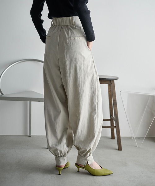 THE YOn（ザヨン）の「タックデザインバルーンカラーパンツ（その他パンツ・レディース・ライム/ピンク/グレイッシュベージュ・FREE）」の18枚目の写真