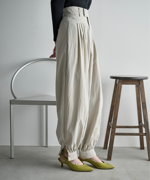 THE YOn（ザヨン）の「タックデザインバルーンカラーパンツ（その他パンツ・レディース・ライム/ピンク/グレイッシュベージュ・FREE）」の16枚目の写真