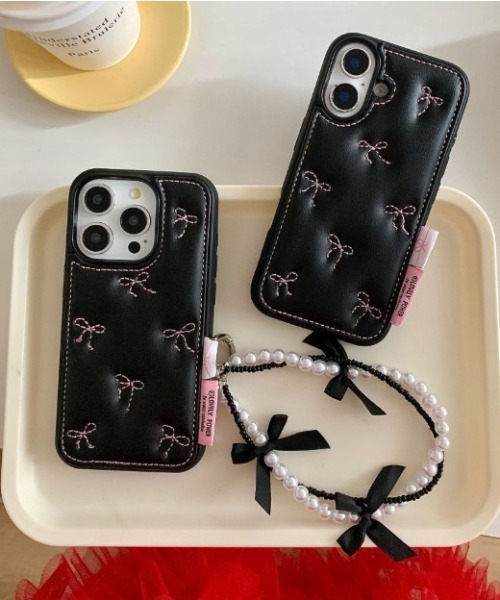 Port（ポート）の「【 Port / ポート 】 キルティング スター リボン モチーフ iPhoneケース #_（スマホケース/カバー・レディース・ブラック/ブラック系その他・iPhone 13/iPhone 14/iPhone 15/iPhone 16）」の2枚目の写真