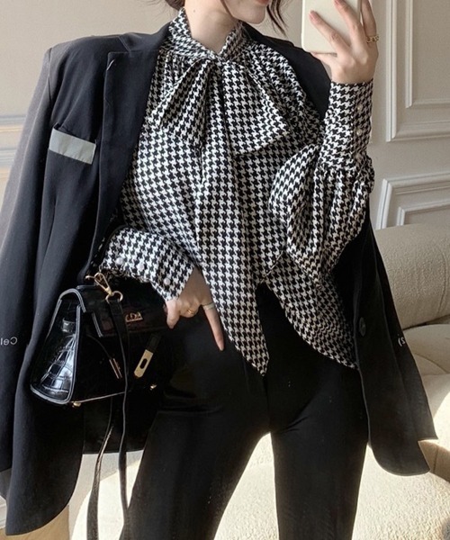 SallyLunn(サリーラン)の「2wayリボンネック千鳥柄ブラウス(シャツ/ブラウス・レディース・ブラック・MEDIUM/LARGE)」の2枚目の写真