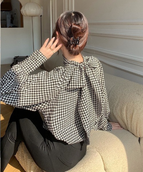 SallyLunn(サリーラン)の「2wayリボンネック千鳥柄ブラウス(シャツ/ブラウス・レディース・ブラック・MEDIUM/LARGE)」の3枚目の写真