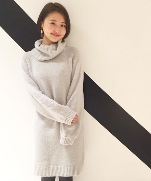 Kastane（カスタネ）の「オフタートルワンピース（ワンピース・レディース・ブラウン/グレー/サーモンピンク・FREE）」の2枚目の写真