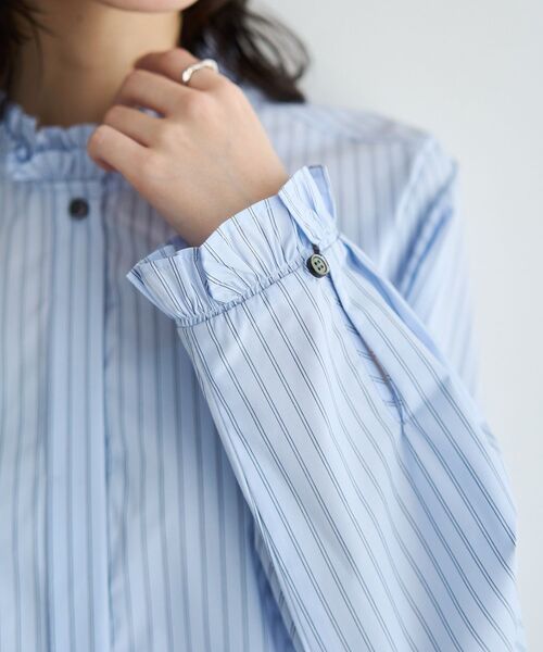 YECCA VECCA（イェッカヴェッカ）の「イージーケアフリルカラーシャツ（シャツ/ブラウス・レディース・ブルー系その他6/ネイビー/オフホワイト・FREE）」の16枚目の写真