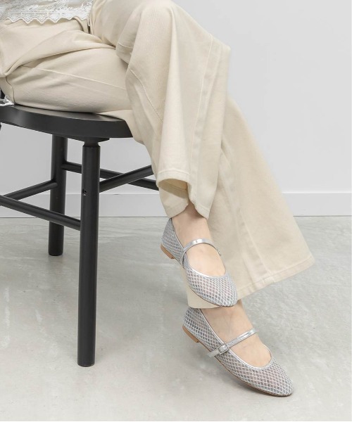 RANDA（ランダ）の「ラウンドトゥストラップパンプス（パンプス・レディース・ブラック/アイボリー/シルバー・LL/L/M/S）」の13枚目の写真