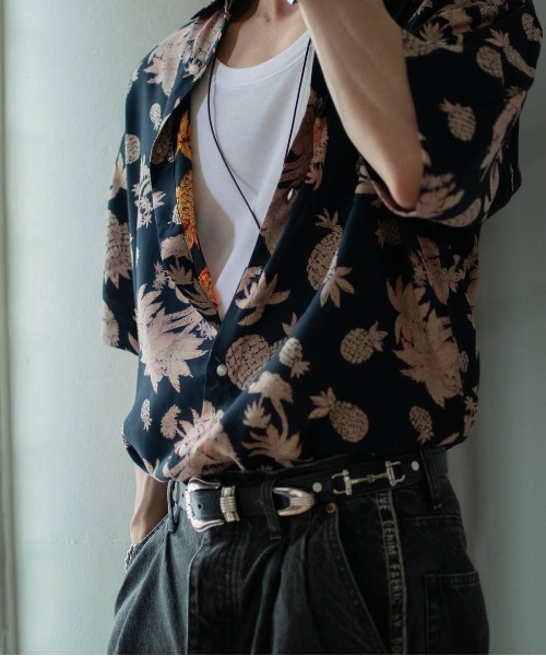 A blends（エイブレンズ）の「A blends パイナップルアロハシャツ（Tシャツ/カットソー・メンズ・オレンジ/ネイビー・MEDIUM/LARGE）」の2枚目の写真